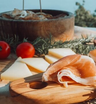 Lokale Delikatesser i Norge: En Reise Gjennom Smaker