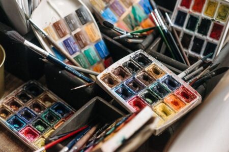 Kunst og Håndverk: En Verden av Kreativitet og Håndlagde Skatter